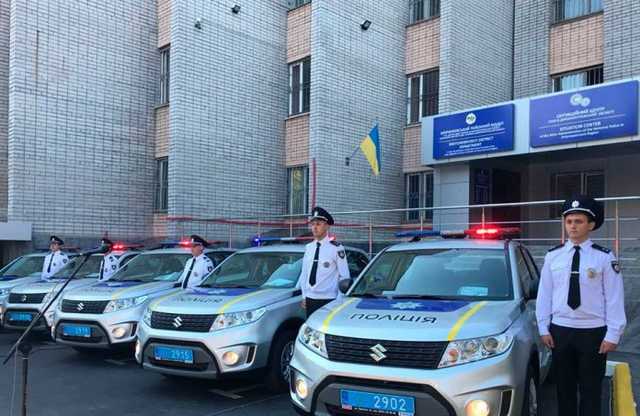 «Приусы» уже не в моде: Полиция пересаживается на кроссоверы Suzuki