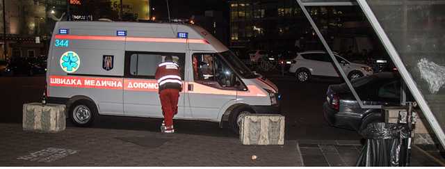 В Киеве на станции метро «Дворец спорта» девушка бросилась под поезд