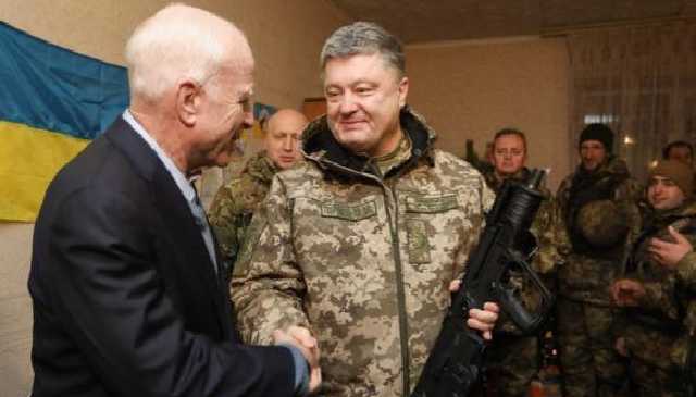 Порошенко вспомнил любопытный момент с последнего визита Маккейна на Донбасс