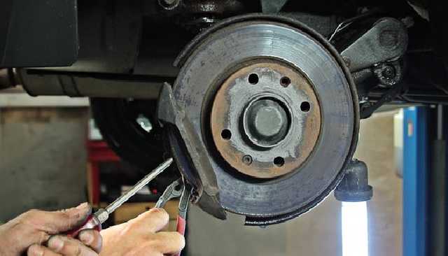 Спасатели в Кривом Роге застряли в лифте, когда спешили на помощь правоохранителям