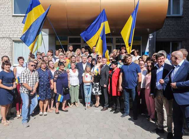 Верьте: Порошенко в Авдеевке обратился к жителям оккупированной части Донбасса