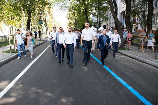 Кличко відкрив вулицю Леонтовича після капітального ремонту