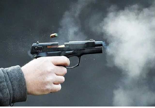 Грозился стрелять "фашистов". В супермаркете Киева неизвестный угрожал украиноязычному покупателю