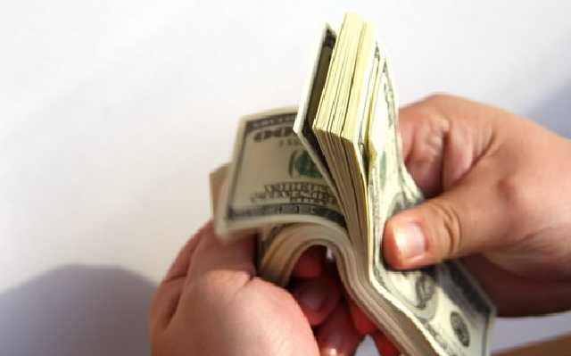 В НБУ назвали сезонную причину роста курса доллара