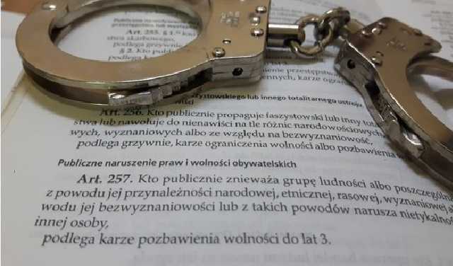 В Польше мужчина оскорбил и избил украинцев из-за национальности