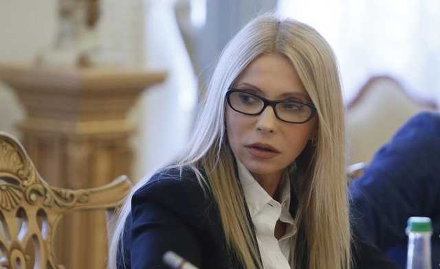 Тимошенко встретили в Херсоне провокационными плакатами