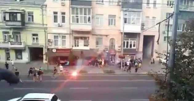 Погром в "Бульдоге". Фанаты Динамо били голландцев брусчаткой, завернутой в ткань