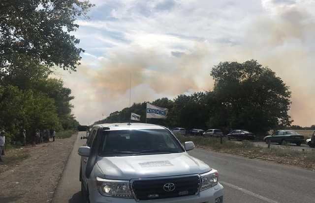 Возле оживленного КПП на Донбассе начали взрываться мины