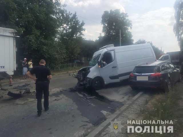 В Ровенской области столкнулись четыре автомобиля, есть пострадавшие