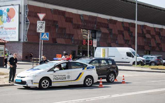 В Киеве водитель Mitsubishi устроил гонку с полицией из-за своей матери