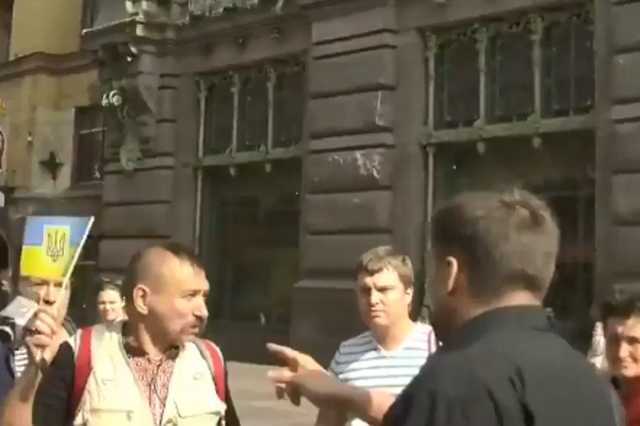 "Убивают младенцев!" Поклонники Путина набросились на россиян из-за Украины. Видеофакт