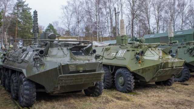 «Каждый день идет тяжелая техника»: РФ активно перебрасывает бронетехнику в ОРДЛО