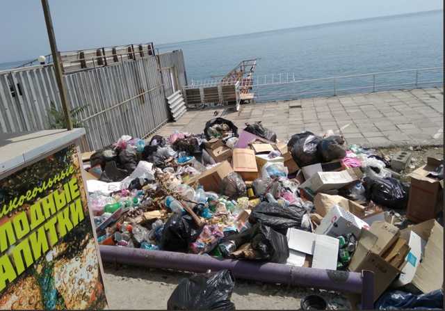 Утопает в грязи: в сети показали, во что оккупанты превратили Крым