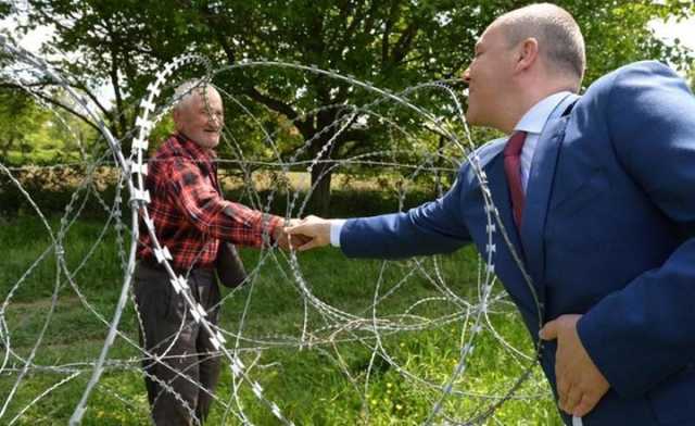 Стало известно, сколько колючей проволоки закупят для Рады