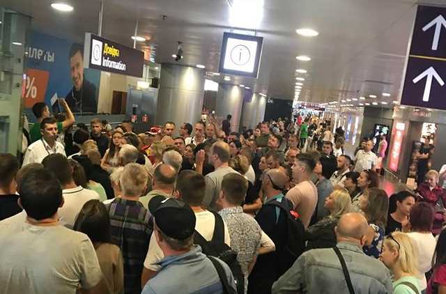 В "Борисполе" застряли 300 пассажиров, люди не могут улететь с ночи