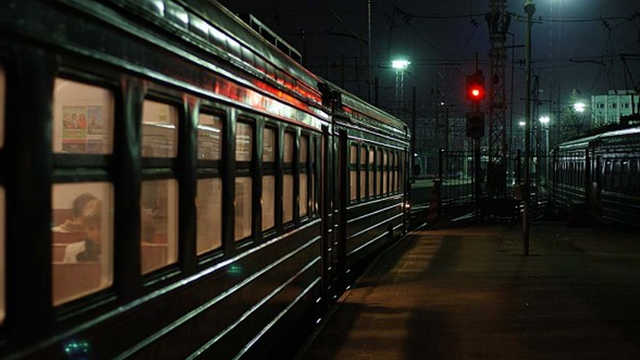 В Киеве на Куреневке электричка насмерть сбила мужчину