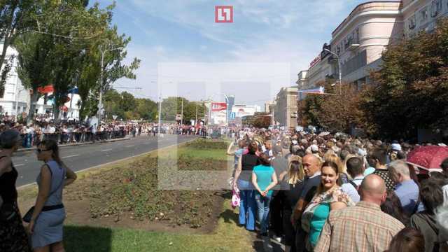 «Аплодировали и кричали «Спасибо»: в Донецке попрощались с Захарченко