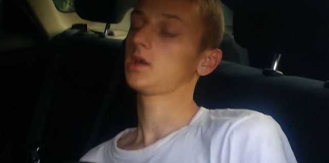 В Черновцах парень на краденой машине вылетел с моста