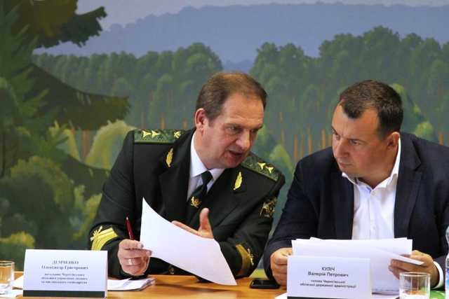 На кого працює лісоруб Олександр Демченко