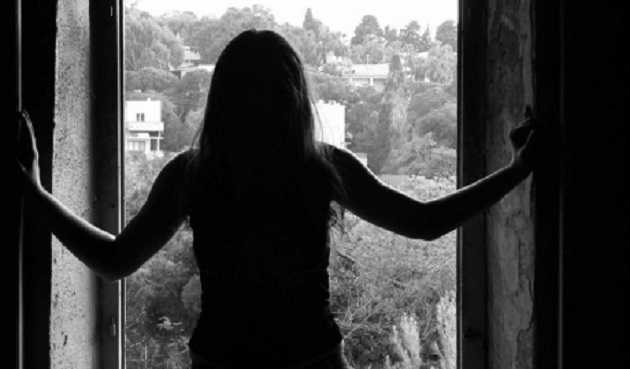 В Харькове школьница выпрыгнула с балкона 14 этажа