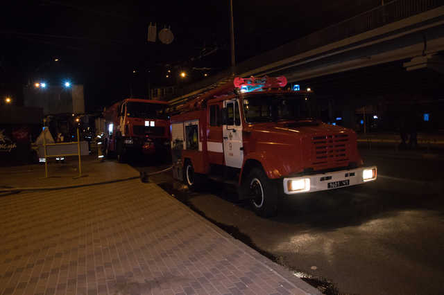 В Киеве возле станции метро «Нивки» сгорел ломбард