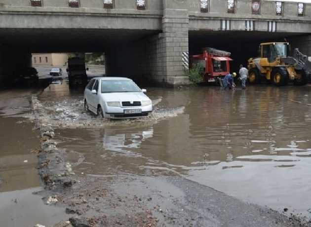 Николаев затопило нечистотами из-за сильных ливней