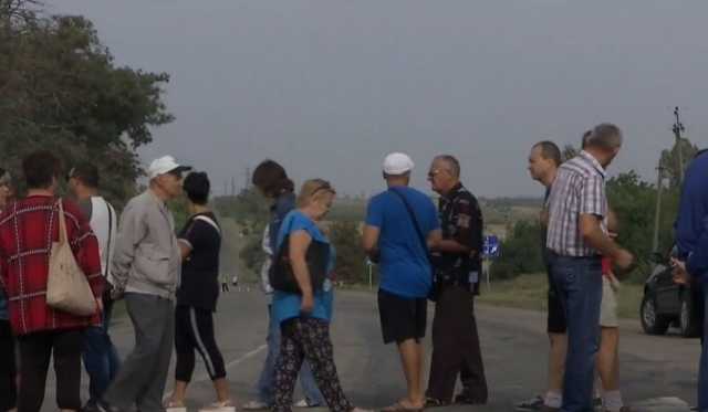 На Запорожье жители перекрыли трассу в знак протеста против строительства новой ТЭЦ