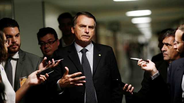 В Бразилии ударили ножом кандидата в президенты: момент попал на видео