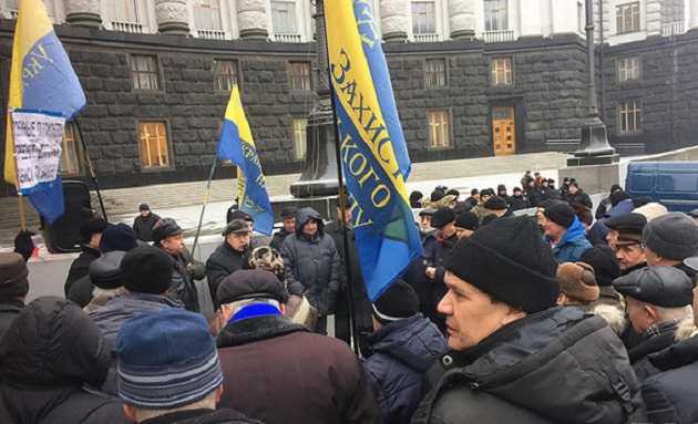 Молодежь и гастарбайтеры - драйвер нового "майдана": эксперт предупредил о грядущем социальном взрыве