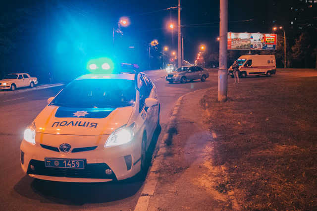 В Киеве водитель на Chevrolet помешал «скорой» попасть на вызов