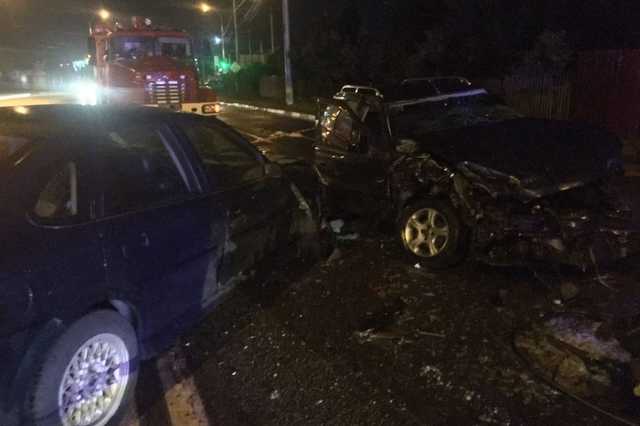 Под Киевом столкнулись четыре машины: один из водителей погиб под своим авто