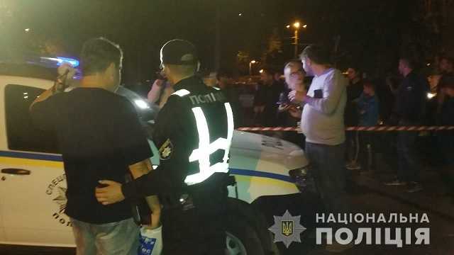 В Одессе автомобиль вылетел на остановку: первые фото, видео и подробности смертельной аварии