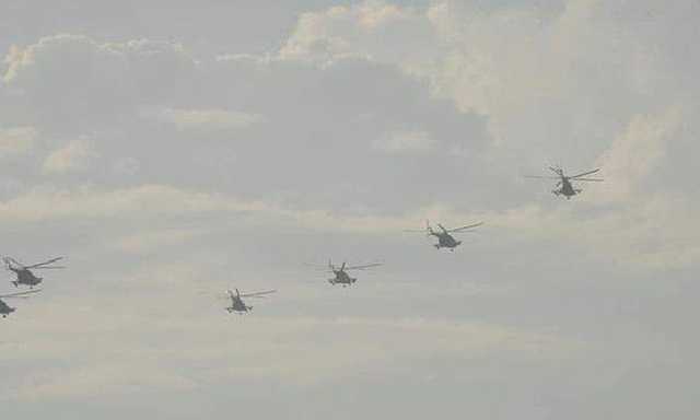 В небе над курортным Бердянском заметили военную авиацию