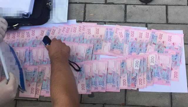 СБУ задержала госисполнителя на взятке в 15 тысяч