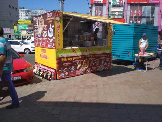 Запах за версту: Чем травят киевлян в киосках с шаурмой