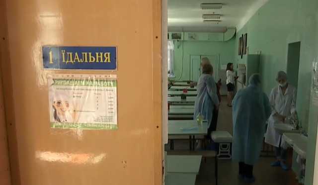 В Днепре закрыли на карантин школу, где массово отравились дети