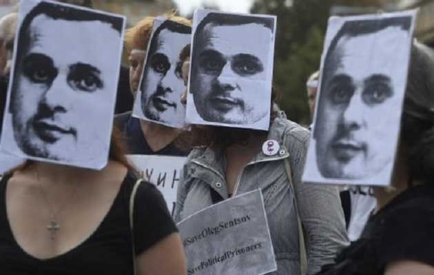 У Парижі запустили "Безкінечний ланцюг голодуючих" на підтримку Сенцова