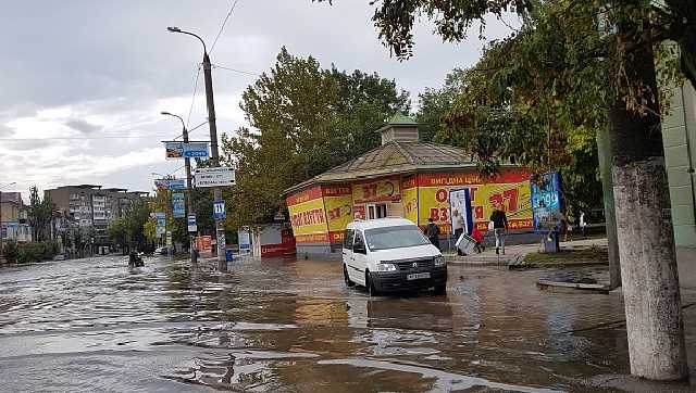 Улицы Бердянска из-за ливней превратились в реки