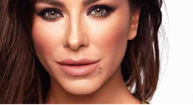 "Цвет настроения черный": Лорак показала эротическую версию нашумевшего клипа Киркорова