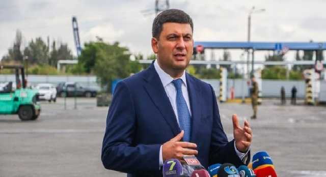 Гройсман призывает украинцев обращаться к нему с проблемами