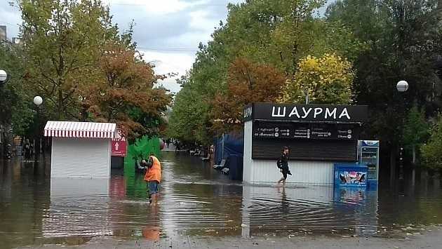 ’’Выключили свет’’: последствия сильного ливня в Бердянске ужаснули сеть