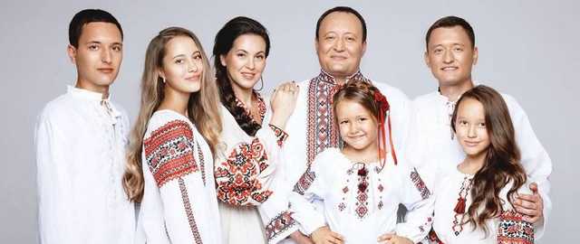 Запорожский губернатор Брыль наградил сам себя дипломом “Отец года”