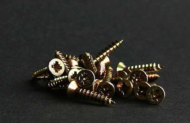 В Киеве ребенок на аттракционе пробил голову шурупом