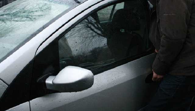 В Одессе вор пытался угнать авто на глазах у владельца