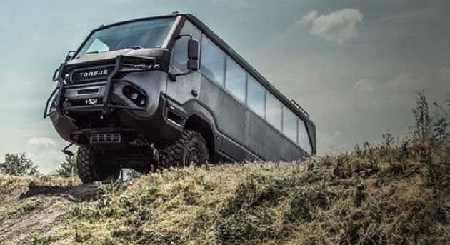 В Украине создан первый в мире автобус-внедорожник: впечатляющие фото и видео