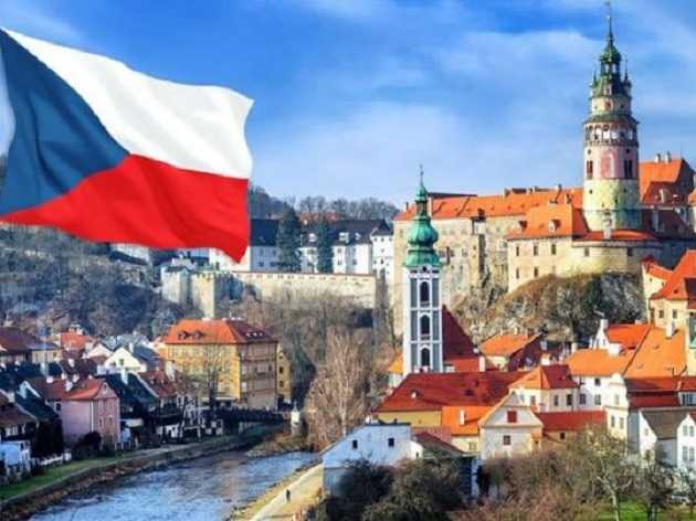 Заманивают украинцев: Чехия упрощает правила получения гражданства