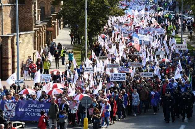У Варшаві пройшов багатотисячний протест працівників бюджетної сфери