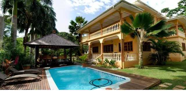 Луценко подает в суд на СМИ за "ложь" о покупке виллы на Сейшелах