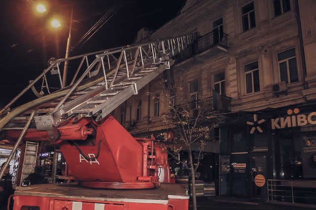 В центре Киева горел старый дом