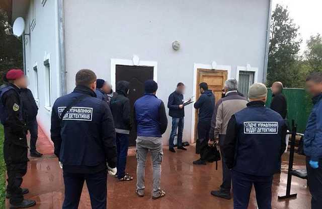 Держали в плену 32 человека: На Ивано-Франковщине "накрыли" рабовладельцев